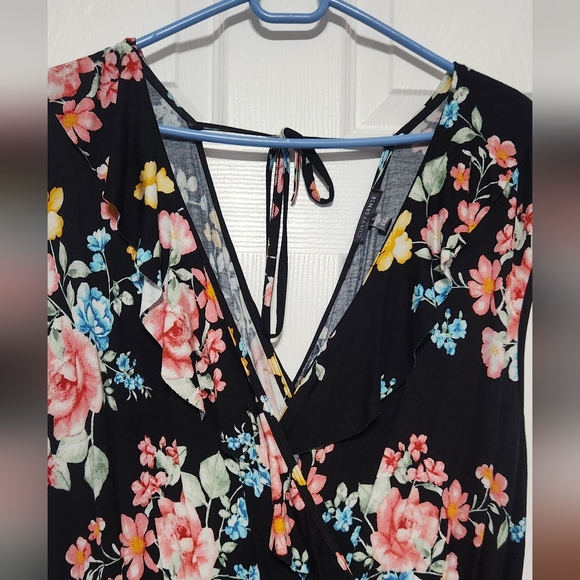 Floral V-Neck Dress - Picture 2 of 4